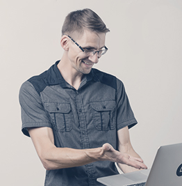 Portrait of Florian Auckenthaler on a computer.